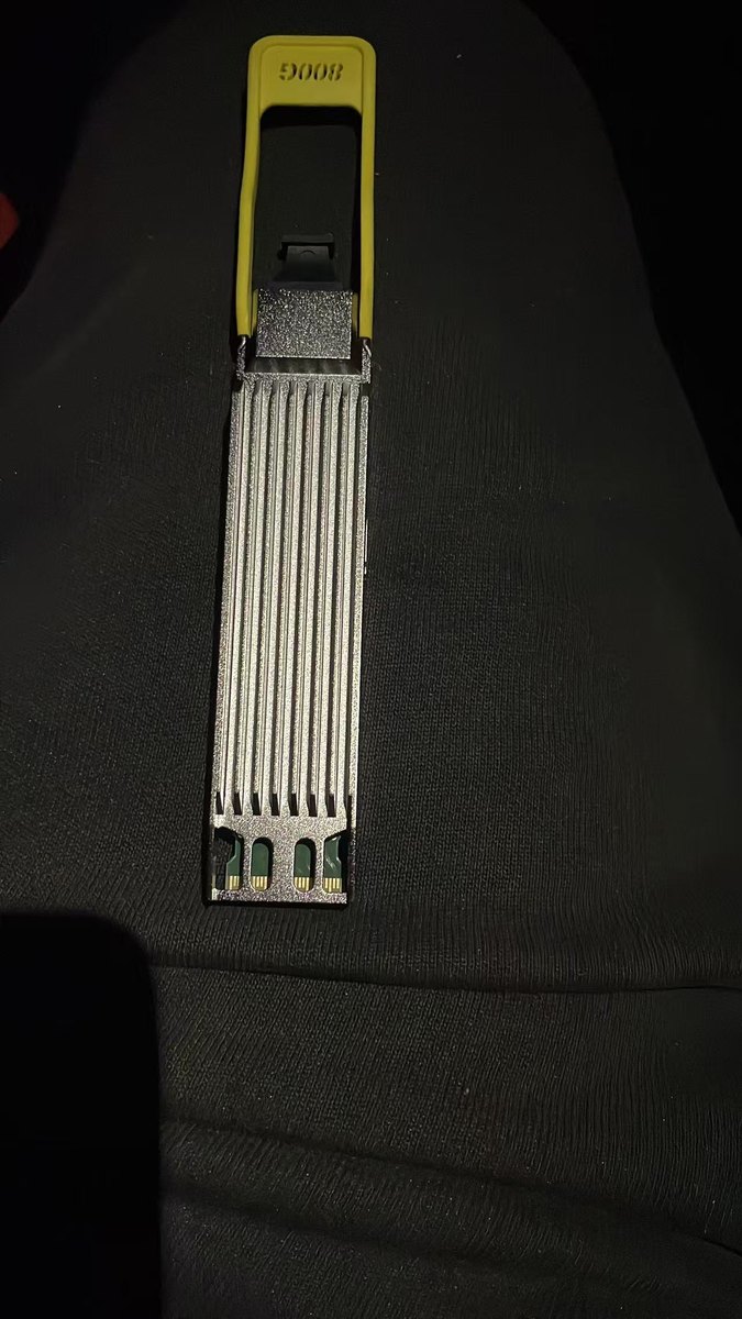 散热片一侧